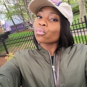 Meet your Posher, Deonna