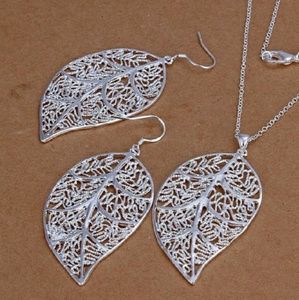 Necklace and earing set