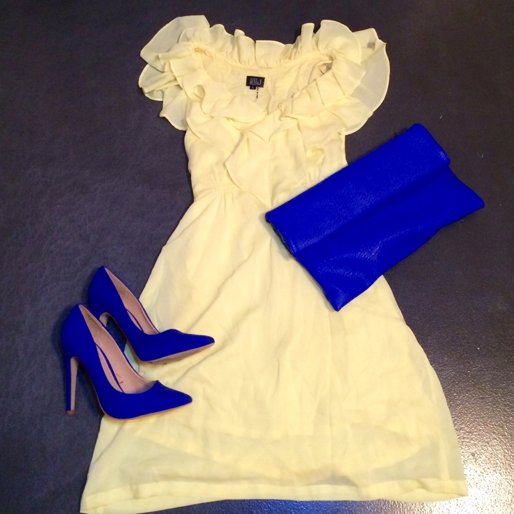 Light Yellow V-Neck Dress PERFECT FOR EASTER 🐣