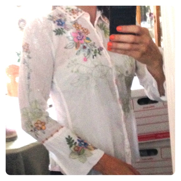 Johnny Was size S embroidered blouse