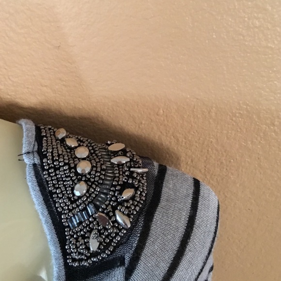 Gray with black stripes top 3/4 sleeve - Picture 4 of 4