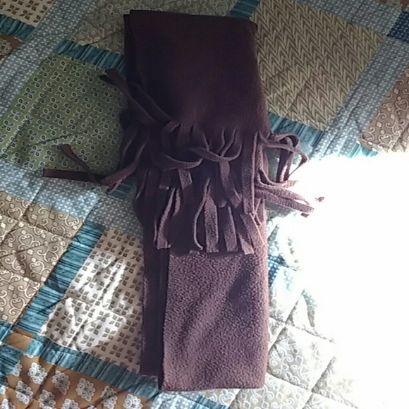 **FREE** cozy acrylic scarf - Picture 1 of 1