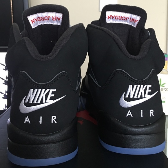 Athletic_Shoes
