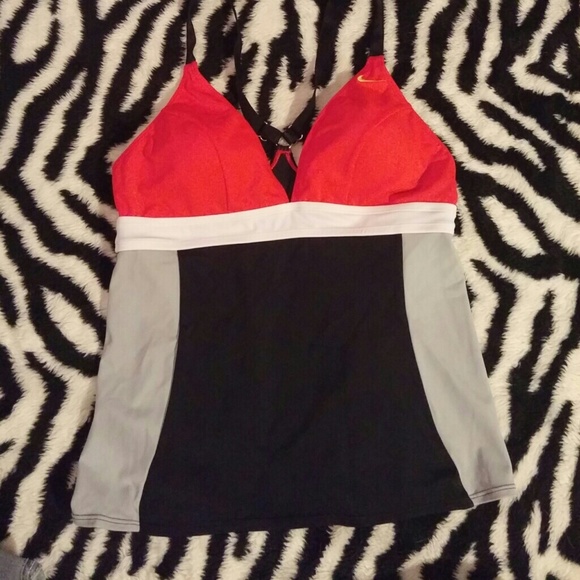 FLASH SALE! Nike sports top