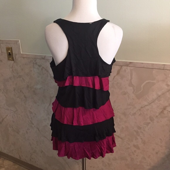 Really cute Ruffled layered top - Picture 2 of 3