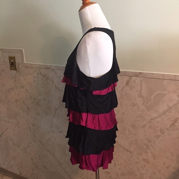 Really cute Ruffled layered top - Picture 3 of 3