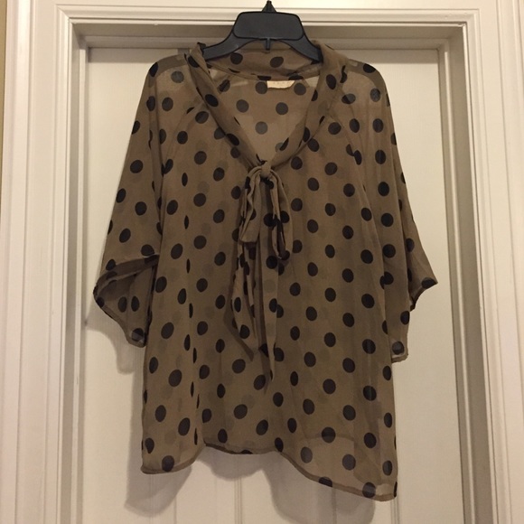 🆕 Sheer polka dot top