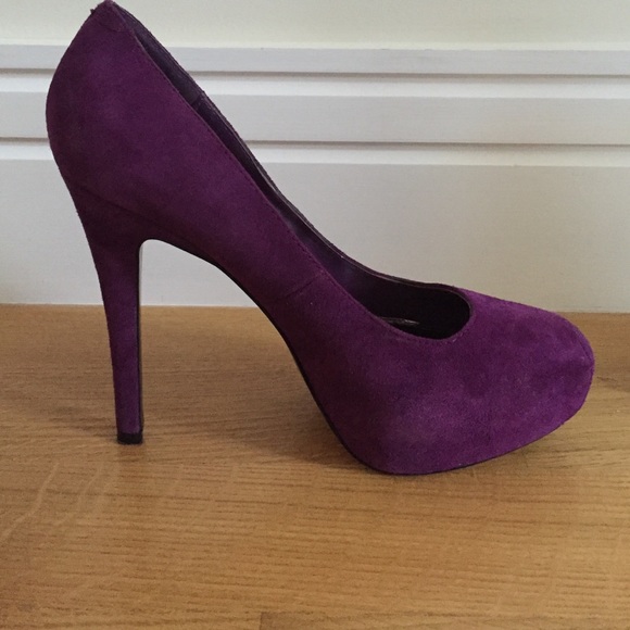 Steve Madden Purple Suede Pumps