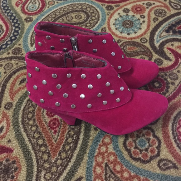 Felt Studded Booties 🍎