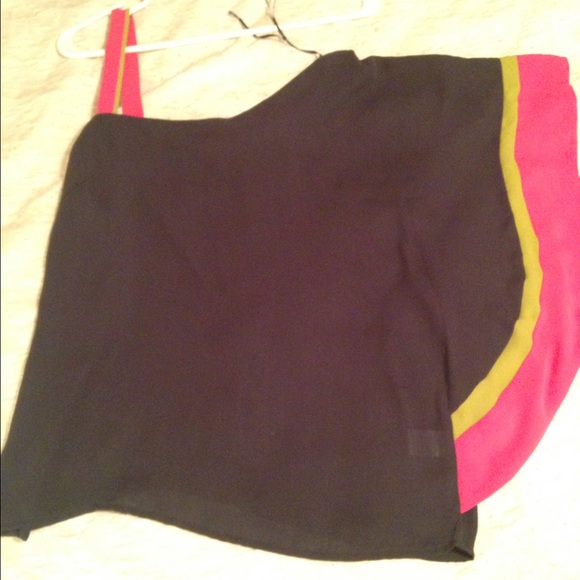 Asymmetrical navy top with pick and green detail - Picture 1 of 2