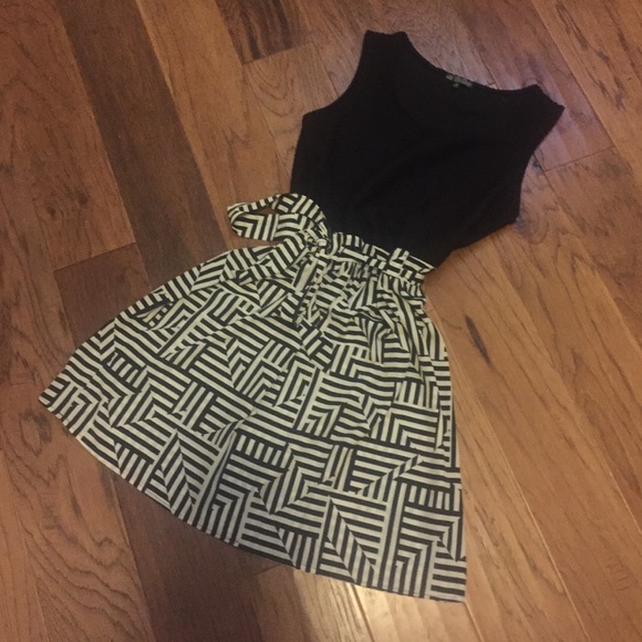 NWOT Black & White Sleeveless Dress - Medium