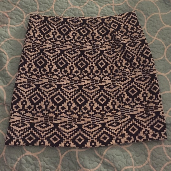 FOREVER 21 SKIRT Aztec print b&w M