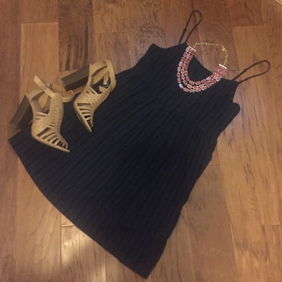 NWOT Navy Dress with POCKETS! Size Medium