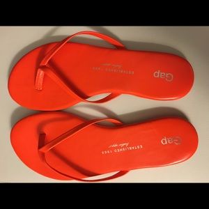 GAP leather flip flop size 6