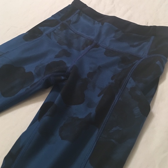 Lululemon Jumbo Inky Floral Speed Tights - Picture 3 of 4