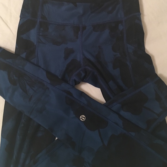 Lululemon Jumbo Inky Floral Speed Tights - Picture 4 of 4