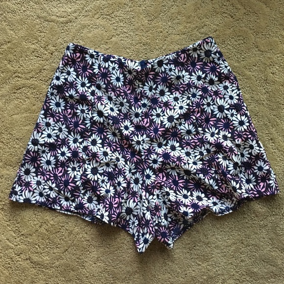 Flowy floral shorts