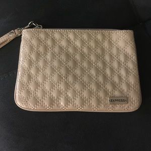 Express wristlet
