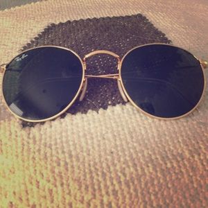 Selling Ray Ban Round Metal Sunglasses