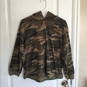 Pull over camo hoodie