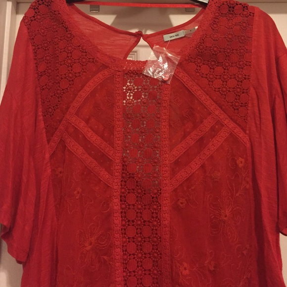 🆕 Red crop top - Picture 2 of 3