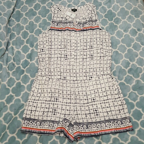 Patterned Romper - Picture 2 of 4