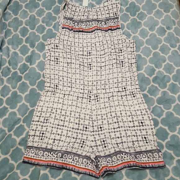 Patterned Romper - Picture 3 of 4