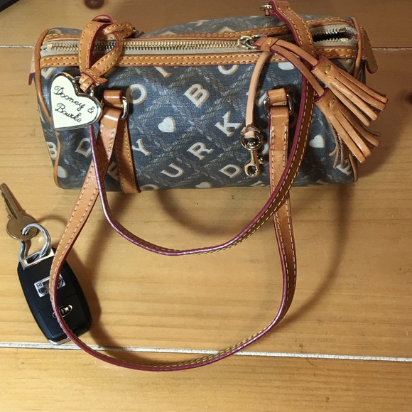 Dooney & Bourke Handbags - 🚨FLASH SALE 🚨
