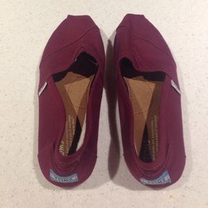 Toms women's 8.5 burgundy red shoes