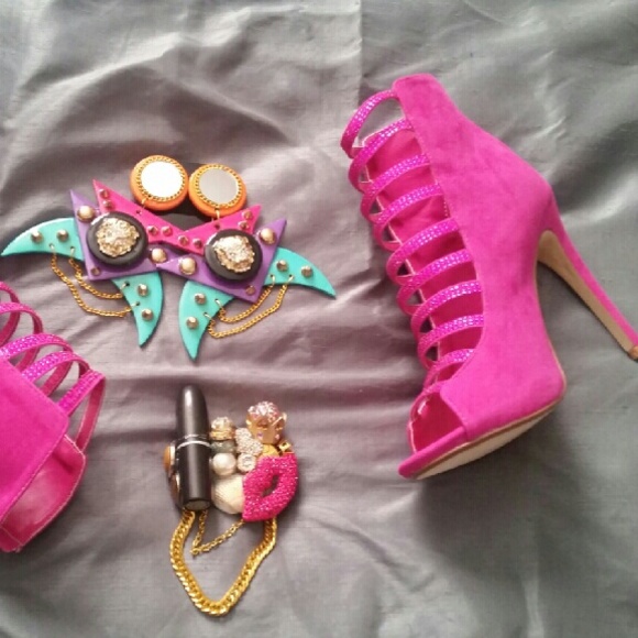 SALE!!! Sz 7 Pink Heels - Picture 4 of 5