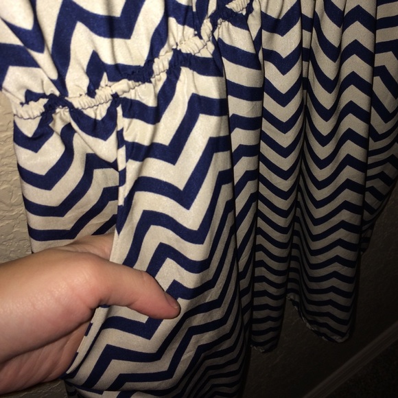 SALE‼️Cream and Navy blue chevron dress! - Picture 3 of 4