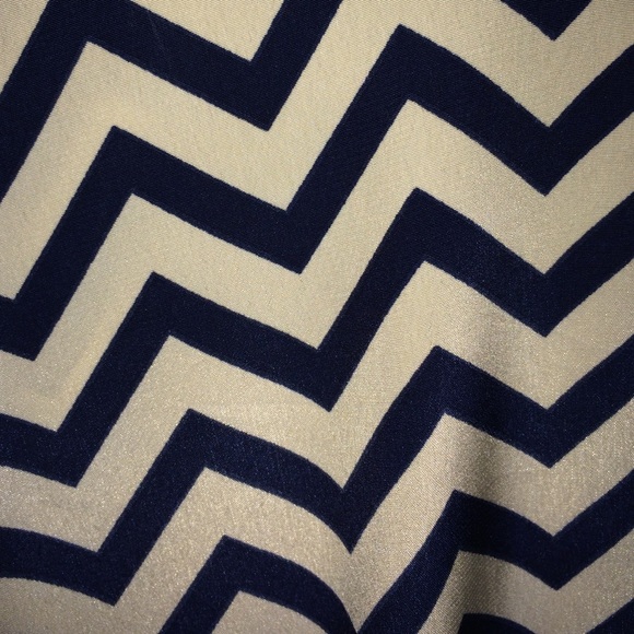 SALE‼️Cream and Navy blue chevron dress! - Picture 4 of 4