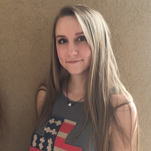 Meet your Posher, Tori - Picture 1 of 1