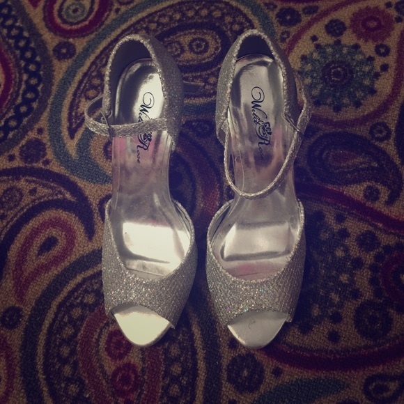 Formal Glitter Shoes 🍎