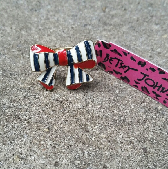 Betsey johnson bow ring