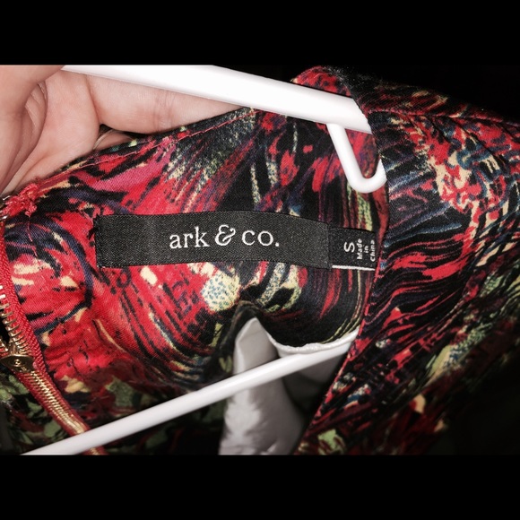 Colorful Print Form Fitting Structured Dress - Picture 3 of 4