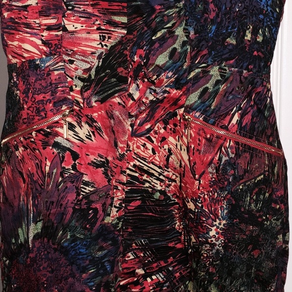 Colorful Print Form Fitting Structured Dress - Picture 4 of 4