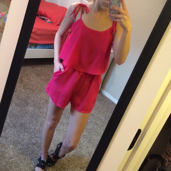 SALE OR TRADES‼️⁉️Hot pink ROMPER - Picture 3 of 3