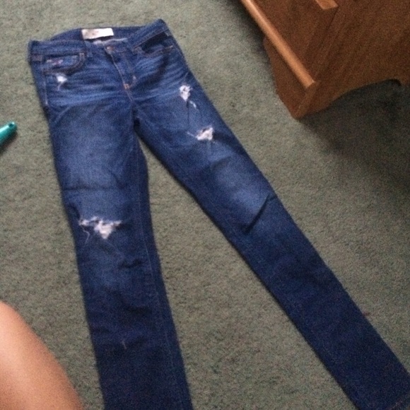 Distressed/Ripped Hollister Medium washed jeans