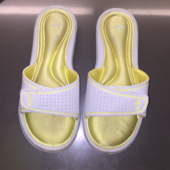 Hp🎉 Yellow and gray nike slides