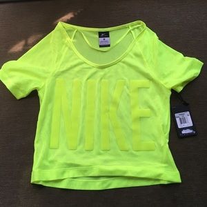 NWT NIKE Women's Graphic Mesh Crop Top NWT NIKE Women's Graphic Mesh Crop Top