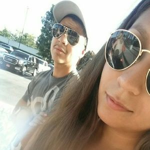 Meet your Posher, Abigail