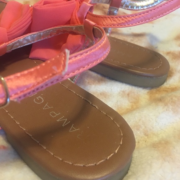 ⛔️SOLD Bow Sandals - Picture 3 of 3