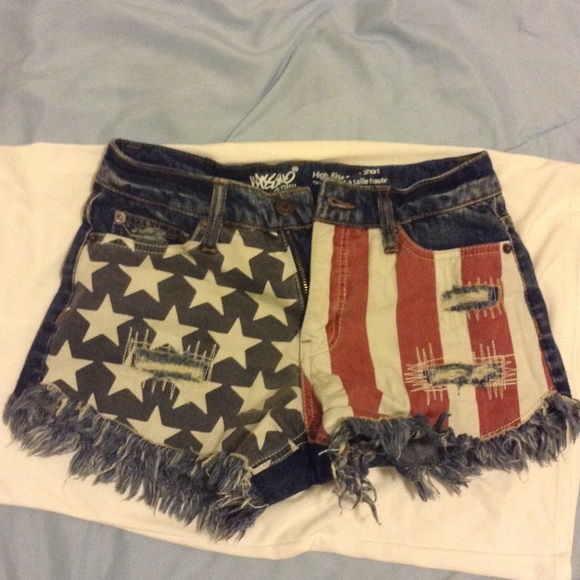 Shorts - Picture 1 of 2