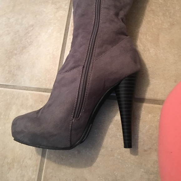 Knee high boots - Picture 2 of 3