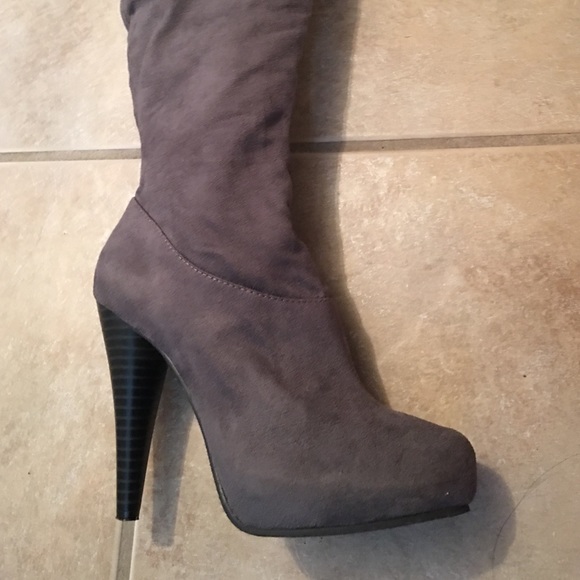 Knee high boots - Picture 3 of 3