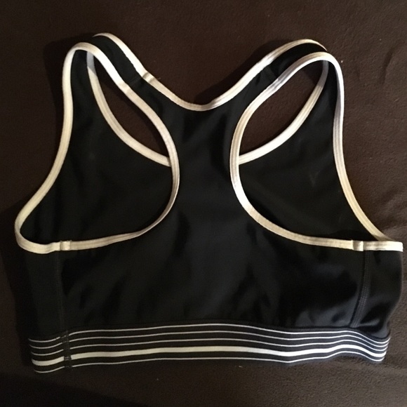 Under Armour sports bra ❤️ - Picture 2 of 3