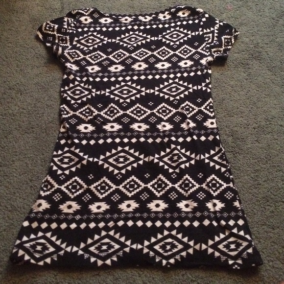 Wet Seal Short-sleeve tee - Picture 2 of 3