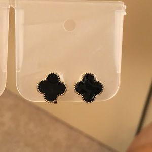Clover clip on earrings