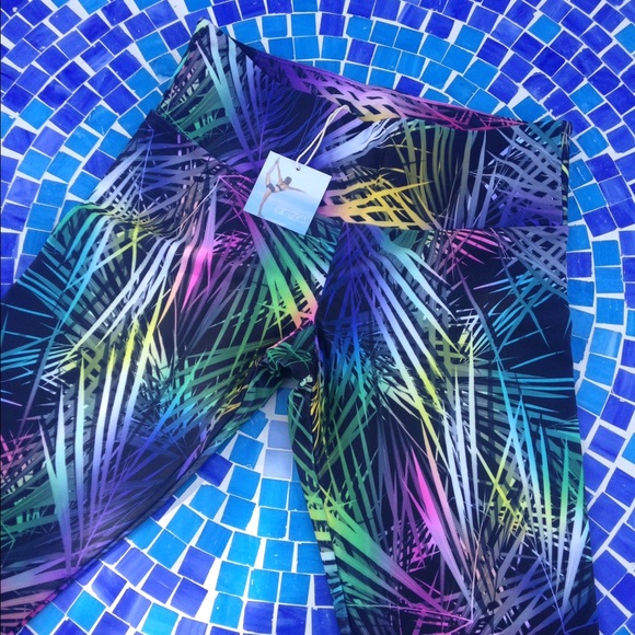 NEW! Onzie low rise long print legging in Krypton - Picture 3 of 4